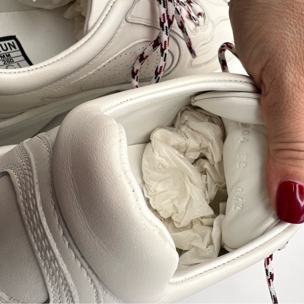 Gucci Run Interlocking GG Logo Ultralight Plutone Leather Sneakers - Picture 9 of 10